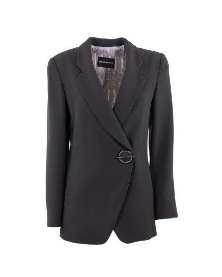 Shop EMPORIO ARMANI  Giacca: Emporio Armani blazer in cady crepe con chiusura gioiello.
Cady crepe.
Doppiopetto.
Scollo con revers.
Chiusura decentrata.
Dettagòlio gioiello.
Maniche lunghe.
Polsini con spacchetto.
Dettagli interni in gros grain.
Fodera stampata in raso.
Composizione: 50% viscosa, 47% acetato, 3% elastan.
Made in Romania.. EW001418 TE10418-UC001